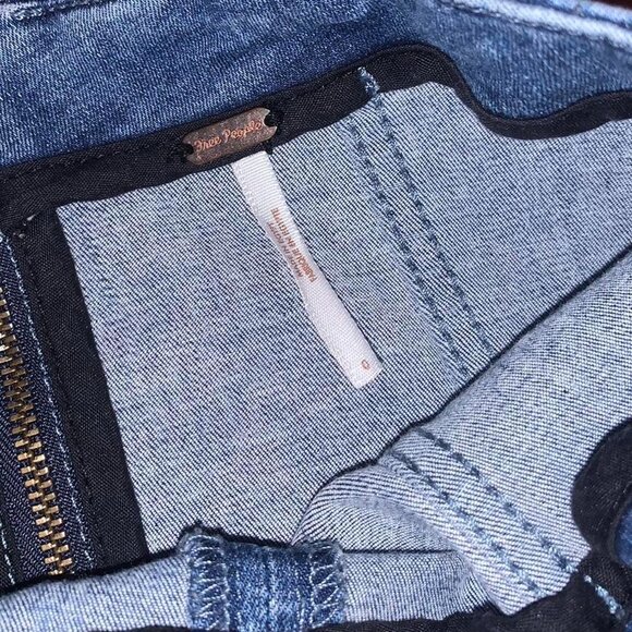 Free People Medium Wash Denim Jean Mini Skirt Women’s Size 0 - Picture 3 of 4